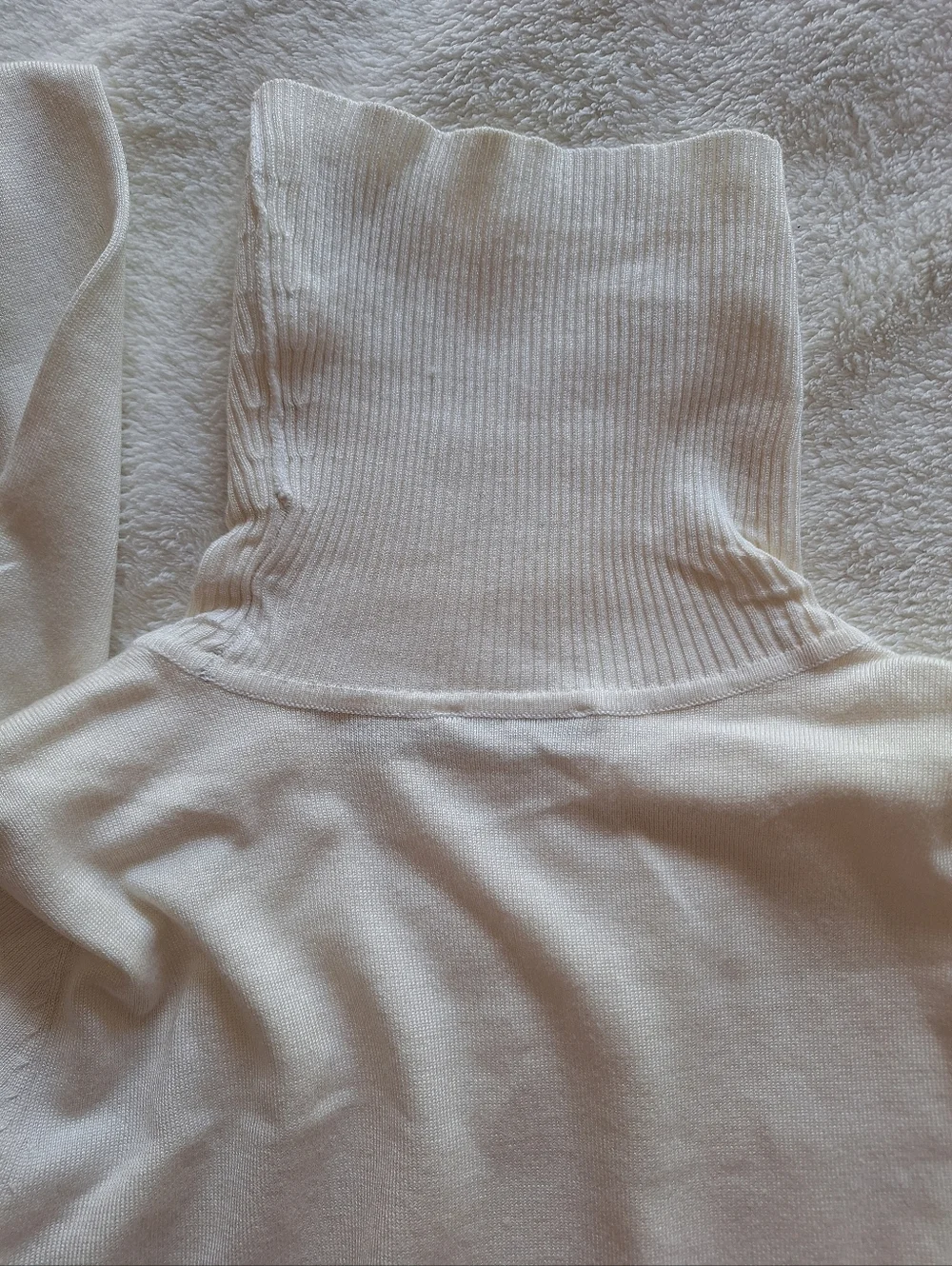 Calvin Klein White Ribbed Turtleneck Sweater Size S READ: Minor Flaw
